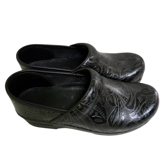 Dansko NWOT Black Leaf Pattern Tooled Leather Professional Clogs Size 39 - Picture 1 of 9